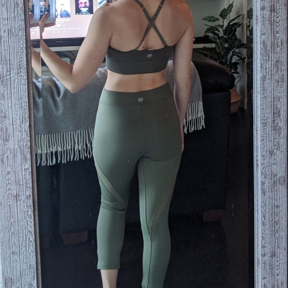Hunter Green Yoga Outfit - Picture 7 of 9